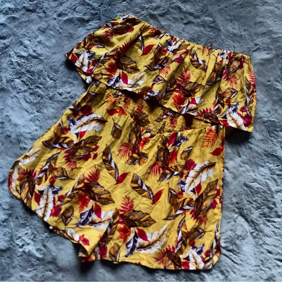 Cute Womens summer feather print romper. Flowy and fitted at the same time. - Picture 1 of 4